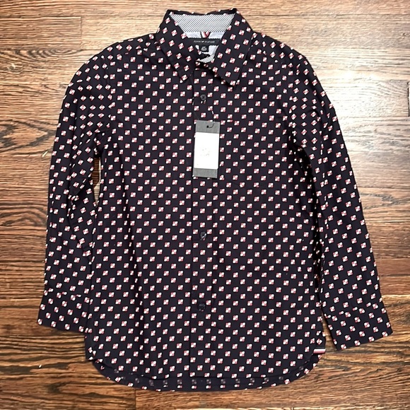 Tommy Hilfiger Boys Button Down Shirt Size 6/7 NWT - Picture 1 of 4